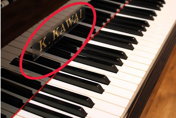 鋼琴製造商標誌位置